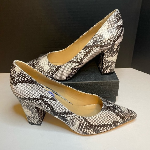 Catherine Malandrino black and white snakeskin heels in women’s size 8.5 - Picture 3 of 7